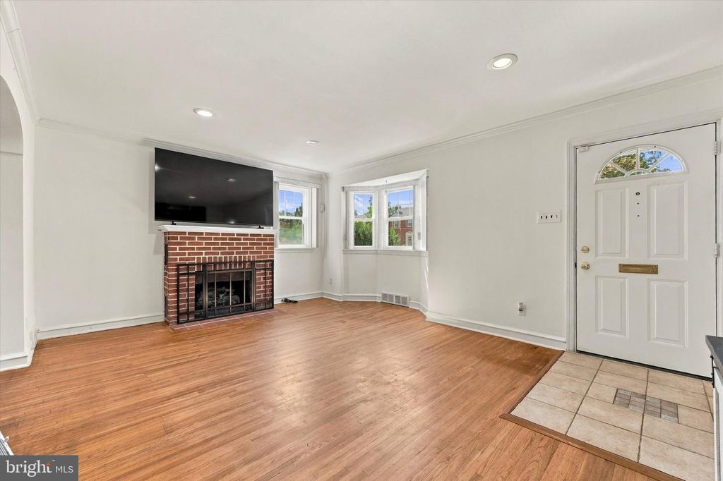 8427 PEMBROOK RD, PHILADELPHIA, PA 19128 — photo 4