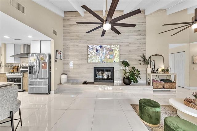 311 NW 101st Ter, Coral Springs, FL 33071