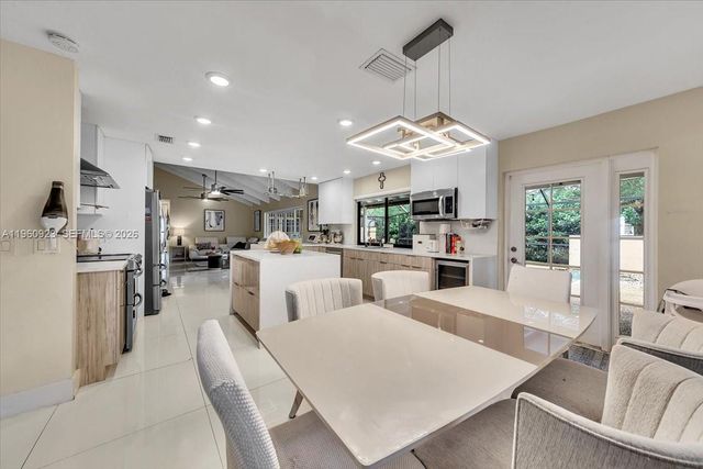 311 NW 101st Ter, Coral Springs, FL 33071