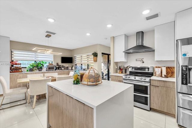 311 NW 101st Ter, Coral Springs, FL 33071