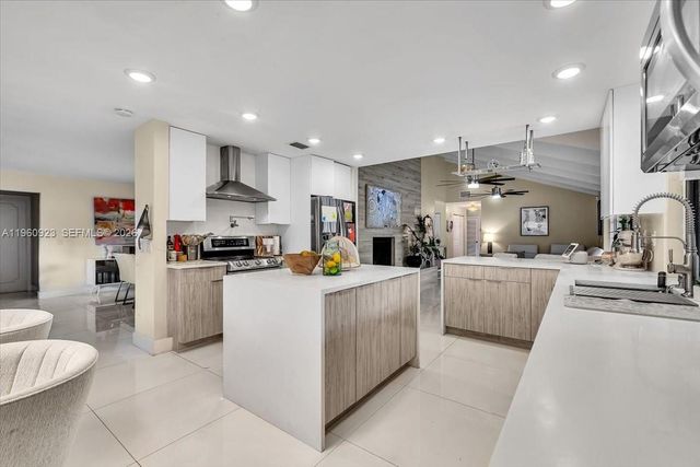 311 NW 101st Ter, Coral Springs, FL 33071