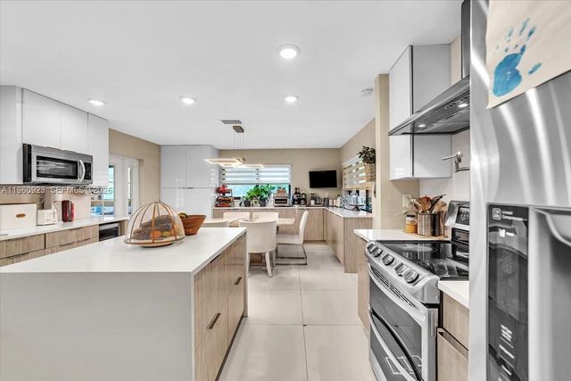 311 NW 101st Ter, Coral Springs, FL 33071