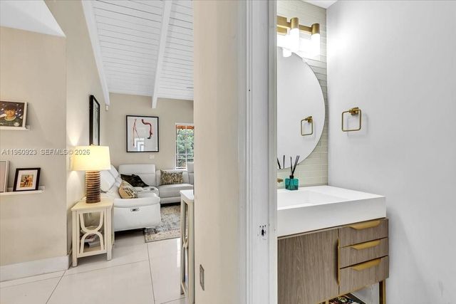 311 NW 101st Ter, Coral Springs, FL 33071