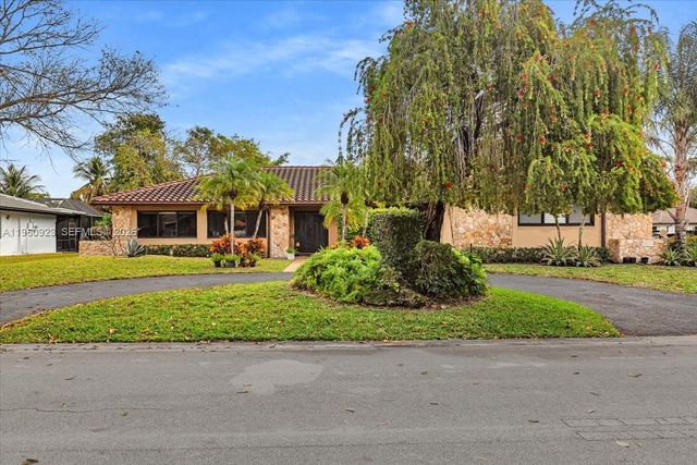 311 NW 101st Ter, Coral Springs, FL 33071