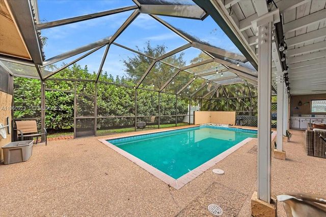 311 NW 101st Ter, Coral Springs, FL 33071