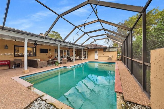 311 NW 101st Ter, Coral Springs, FL 33071