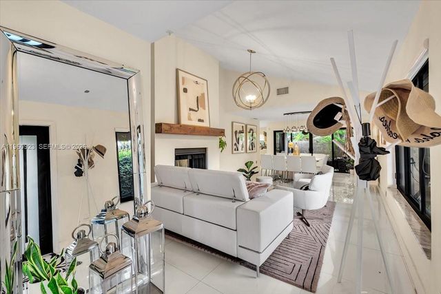 311 NW 101st Ter, Coral Springs, FL 33071