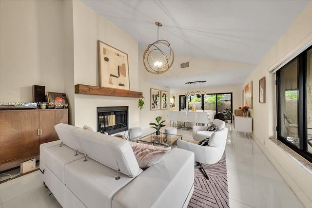 311 NW 101st Ter, Coral Springs, FL 33071