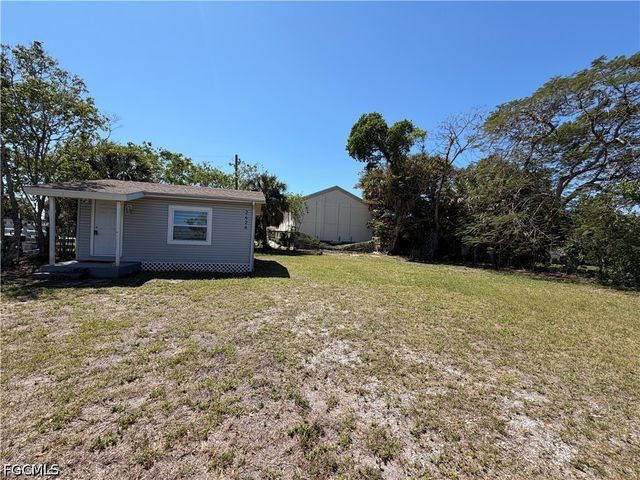 2426 Stella ST, Fort Myers, FL 33901