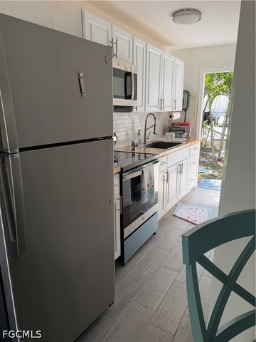 2426 Stella ST, Fort Myers, FL 33901