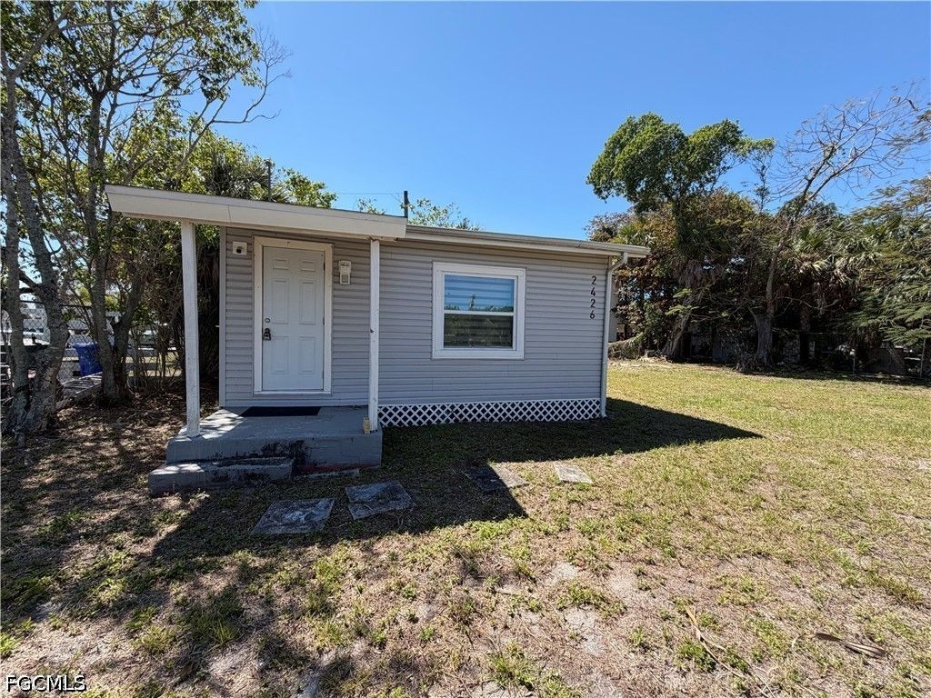 2426 Stella ST, Fort Myers, FL 33901
