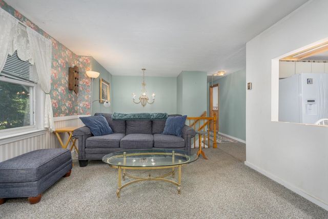 7 Woods Drive, Newmarket, NH 03857
