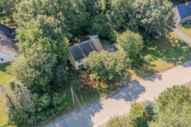 7 Woods Drive, Newmarket, NH 03857