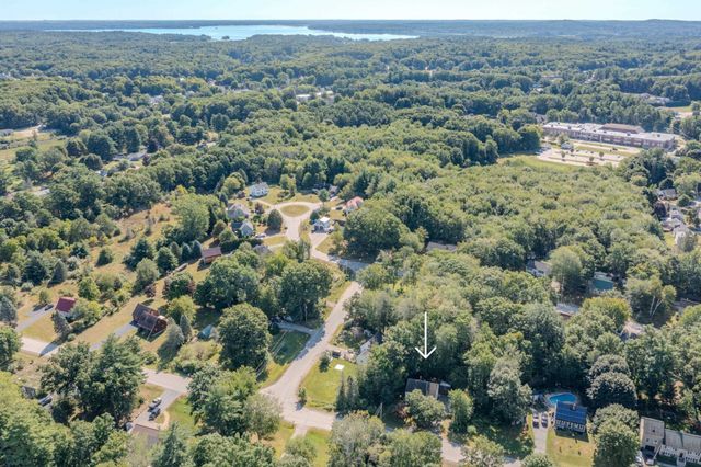 7 Woods Drive, Newmarket, NH 03857