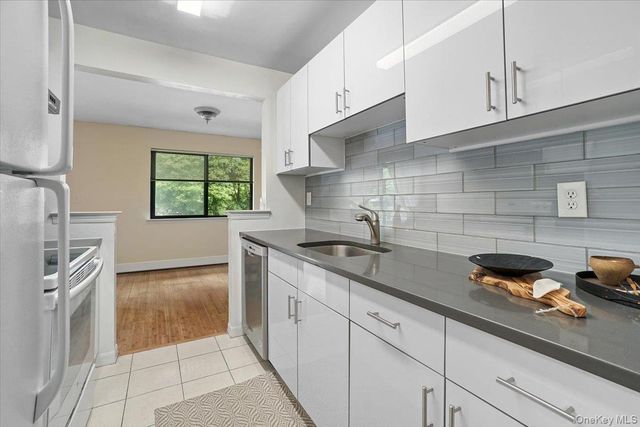 555 Central Park Avenue 348, Scarsdale, NY 10583