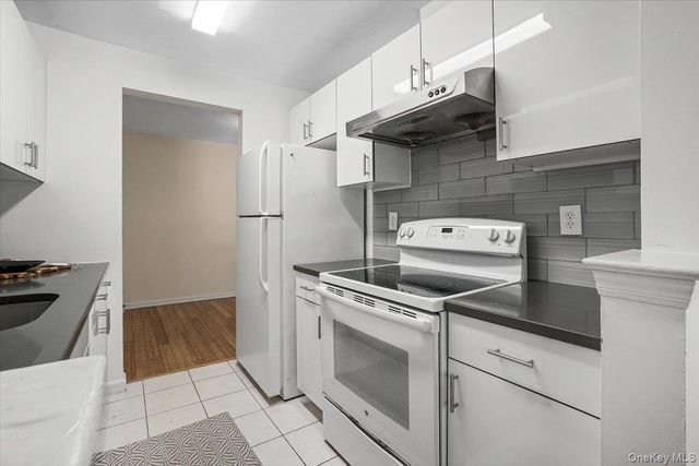 555 Central Park Avenue 348, Scarsdale, NY 10583