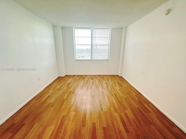 15600 NW 7th Ave 606, Miami, FL 33169