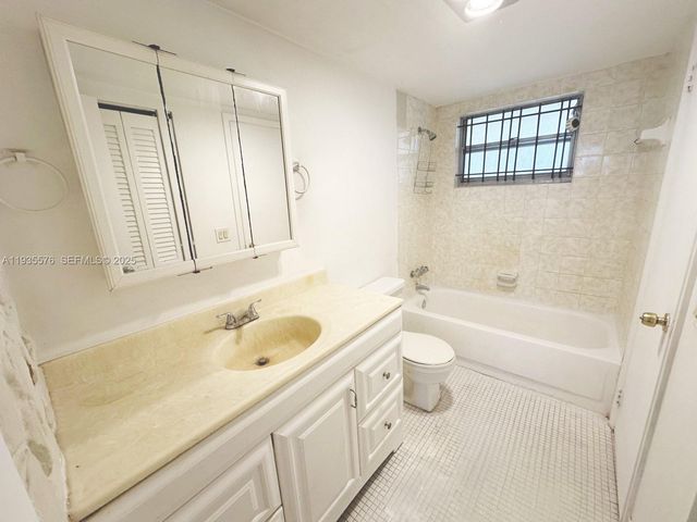 15600 NW 7th Ave 606, Miami, FL 33169