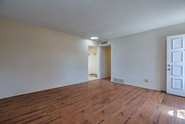 6220 Vista Montano Street NW, Albuquerque, NM 87120