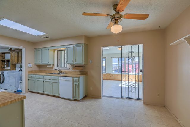 6220 Vista Montano Street NW, Albuquerque, NM 87120