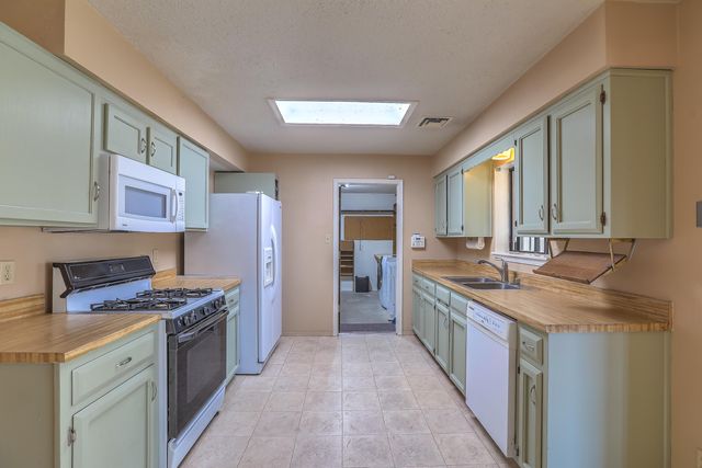 6220 Vista Montano Street NW, Albuquerque, NM 87120