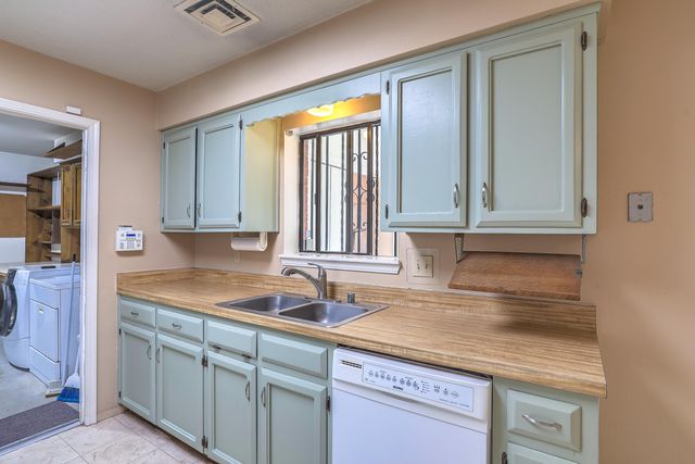 6220 Vista Montano Street NW, Albuquerque, NM 87120