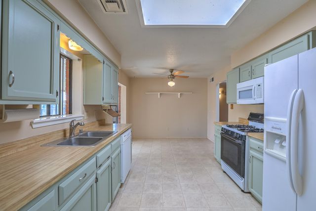 6220 Vista Montano Street NW, Albuquerque, NM 87120