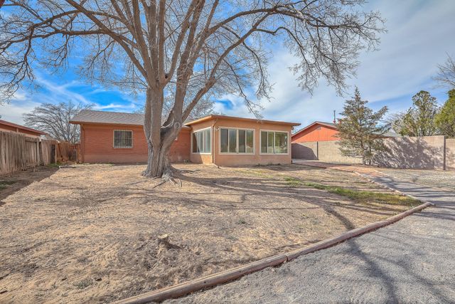 6220 Vista Montano Street NW, Albuquerque, NM 87120