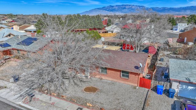 6220 Vista Montano Street NW, Albuquerque, NM 87120