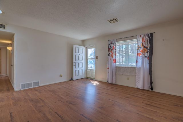 6220 Vista Montano Street NW, Albuquerque, NM 87120