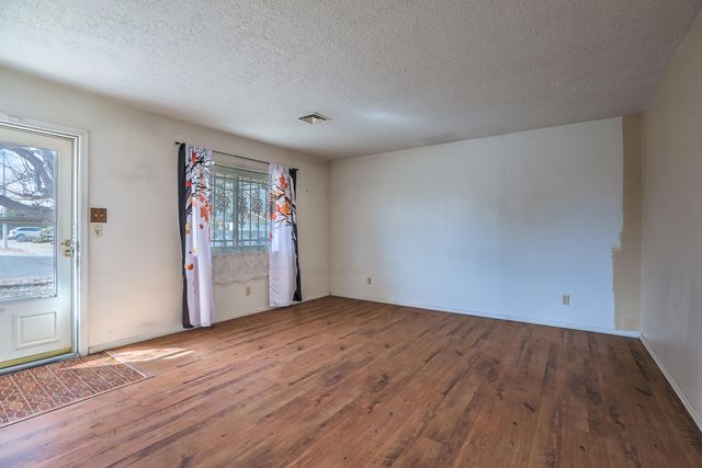 6220 Vista Montano Street NW, Albuquerque, NM 87120