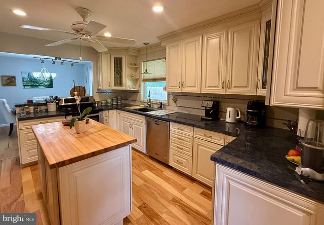 312 SW LAKESHORE DR, Millville, NJ 08332