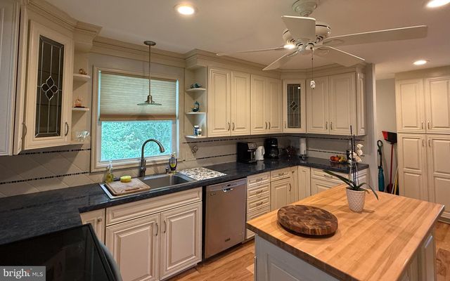312 SW LAKESHORE DR, Millville, NJ 08332