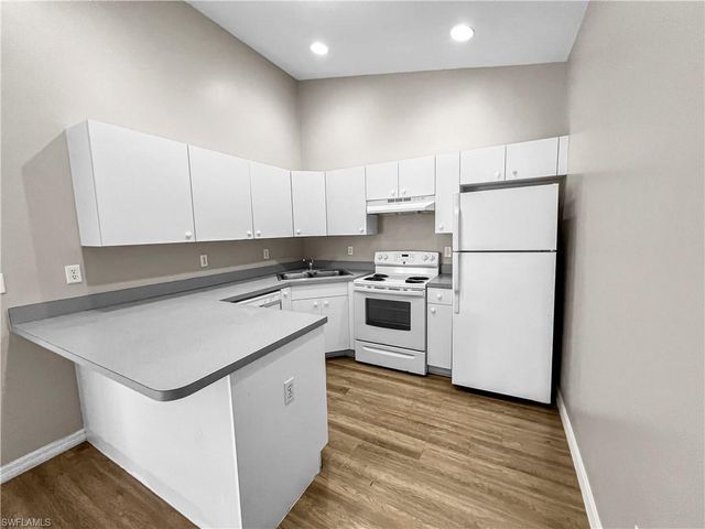 2130 NE 8th PL, Cape Coral, FL 33909