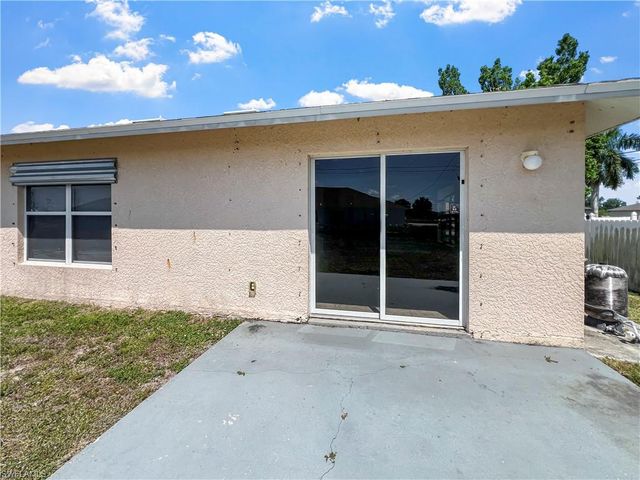 2130 NE 8th PL, Cape Coral, FL 33909