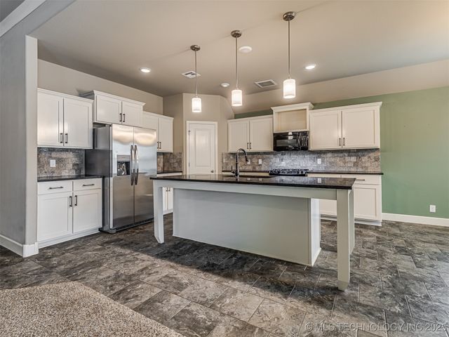 2601 W Albuquerque Street, Broken Arrow, OK 74011