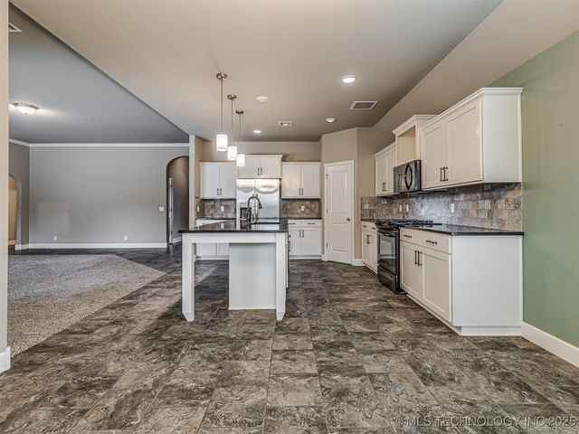 2601 W Albuquerque Street, Broken Arrow, OK 74011