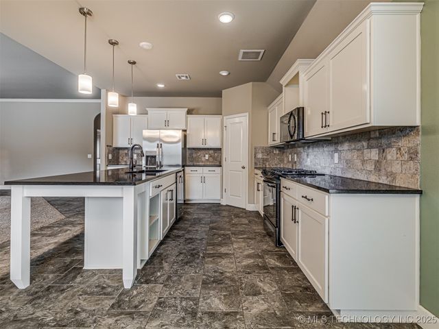 2601 W Albuquerque Street, Broken Arrow, OK 74011