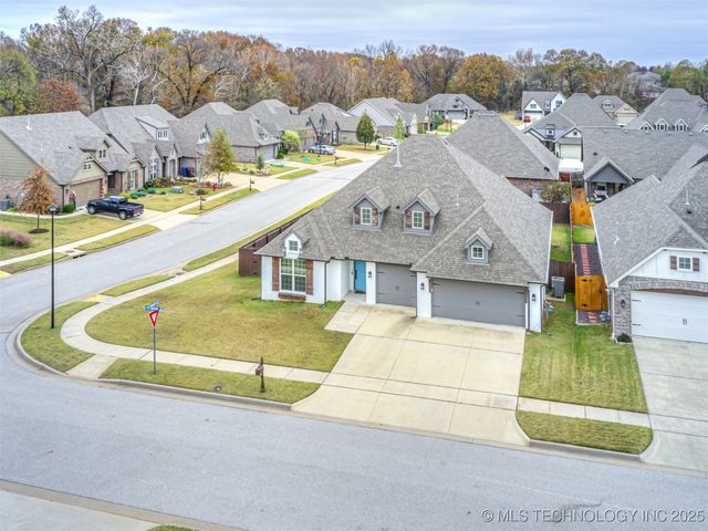 2601 W Albuquerque Street, Broken Arrow, OK 74011