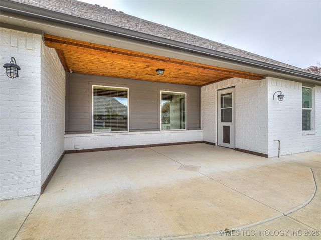 2601 W Albuquerque Street, Broken Arrow, OK 74011