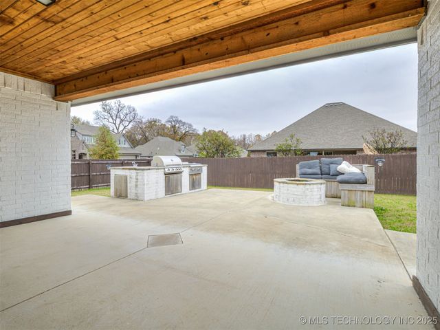 2601 W Albuquerque Street, Broken Arrow, OK 74011