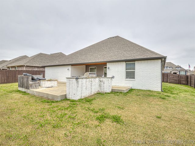 2601 W Albuquerque Street, Broken Arrow, OK 74011