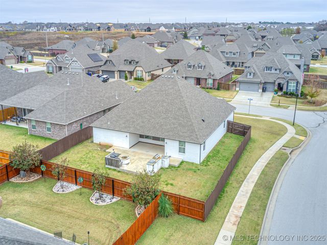 2601 W Albuquerque Street, Broken Arrow, OK 74011
