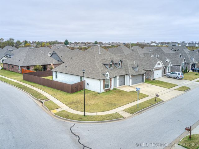 2601 W Albuquerque Street, Broken Arrow, OK 74011