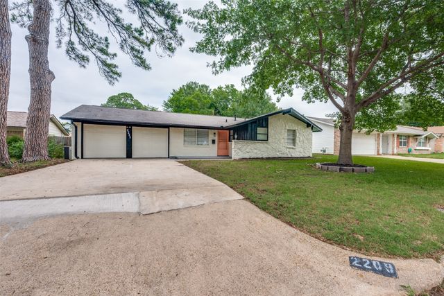 2209 Hackberry Drive, Arlington, TX 76013