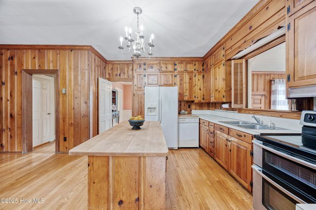 1300 Fairfax Avenue, Elizabeth City, NC 27909
