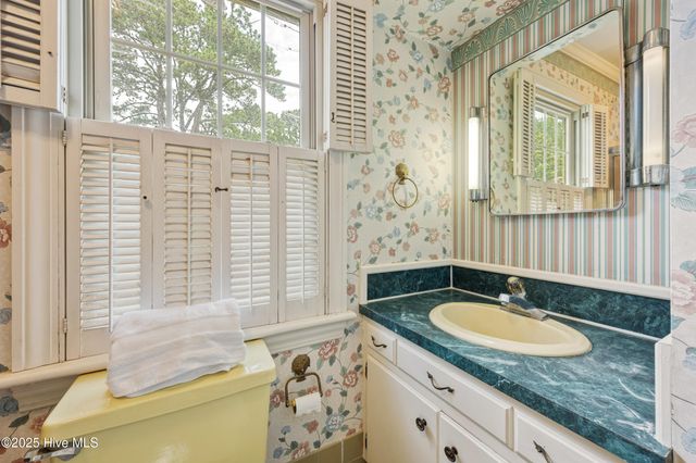 1300 Fairfax Avenue, Elizabeth City, NC 27909