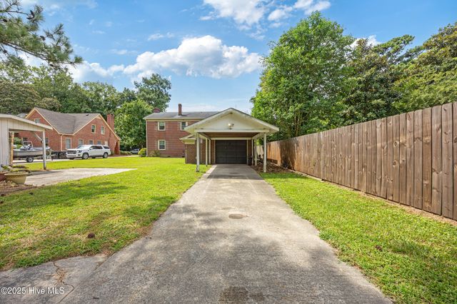 1300 Fairfax Avenue, Elizabeth City, NC 27909