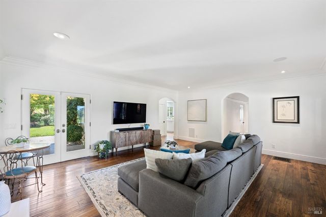 4395 Pine Flat Rd, Healdsburg, CA 95448