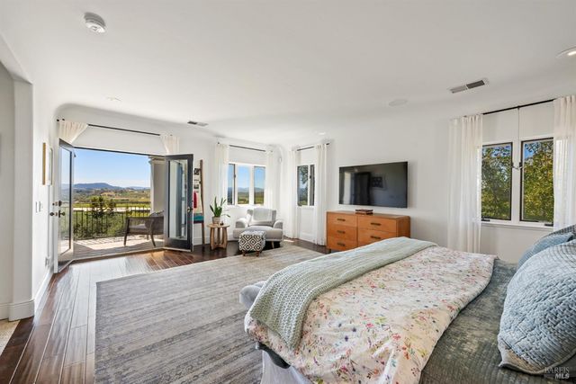 4395 Pine Flat Rd, Healdsburg, CA 95448